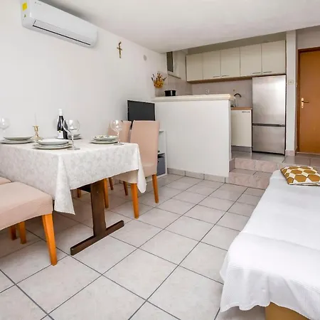 Ive I Maja Apartamento *