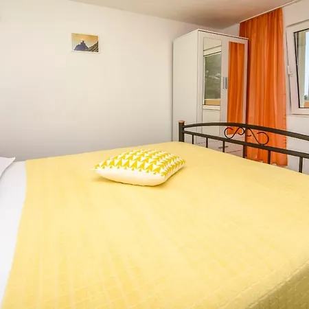 Ive I Maja Lejlighed *