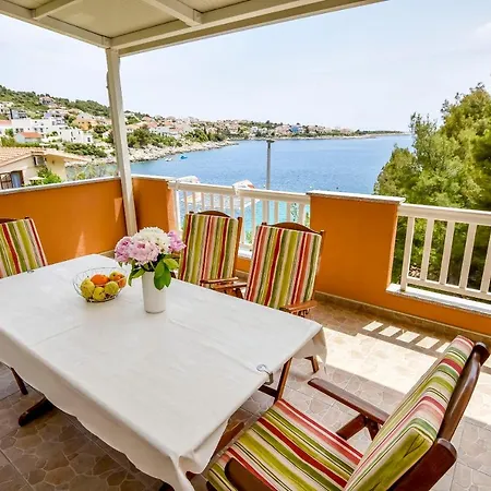 Ive I Maja Apartment Razanj