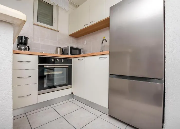 Ive I Maja Lejlighed *